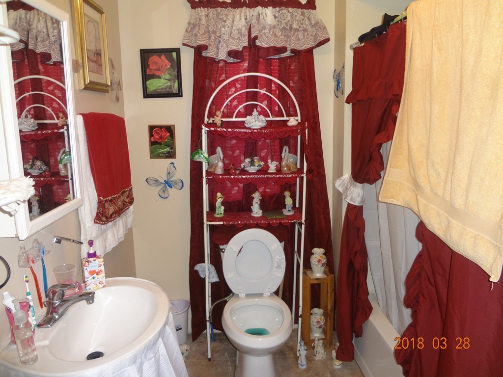 40 Ashley Street Springfield, MA 01105 - Photo 6 of 23 Gallery Image 6