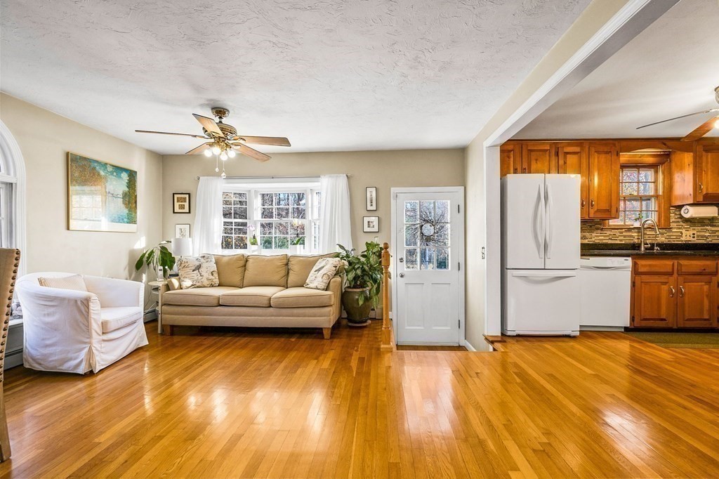415 First Parish Road Scituate, MA 02066 - Photo 6 of 38 Gallery Image 6