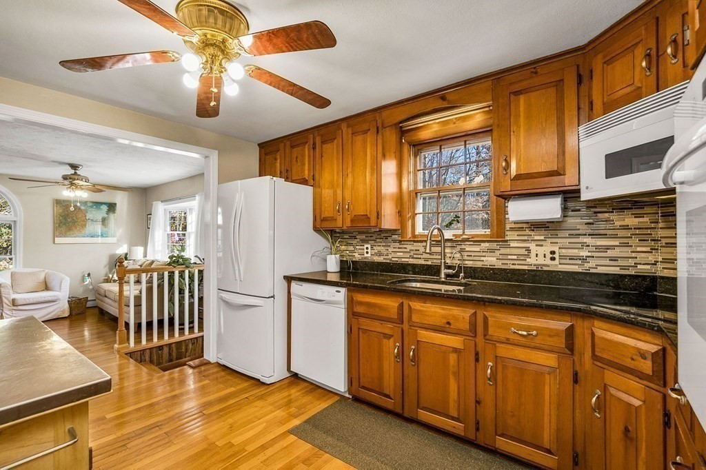 415 First Parish Road Scituate, MA 02066 - Photo 9 of 38 Gallery Image 9