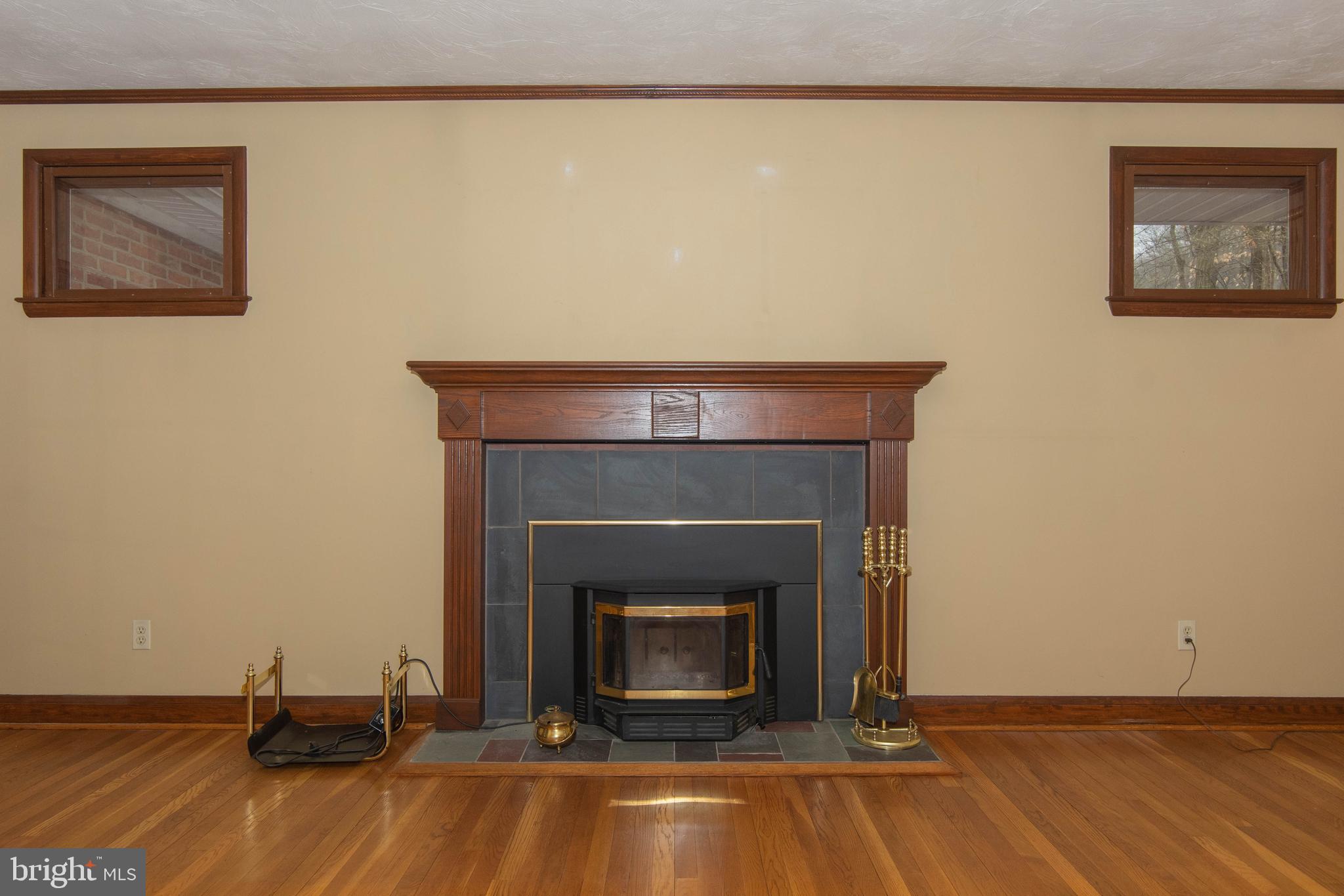 804 Stone Barn Road Towson, MD 21286 - Photo 16 of 40 Solid Mahogany mantel with Fireplace Insert
