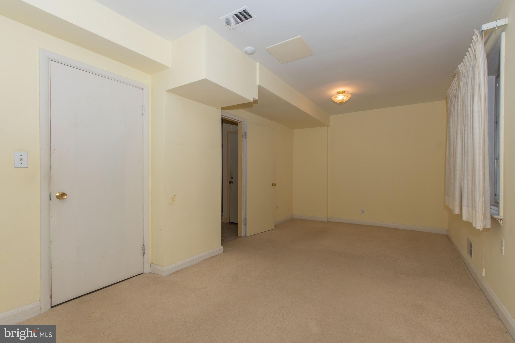 804 Stone Barn Road Towson, MD 21286 - Photo 32 of 40 Ground level no steps from outside
