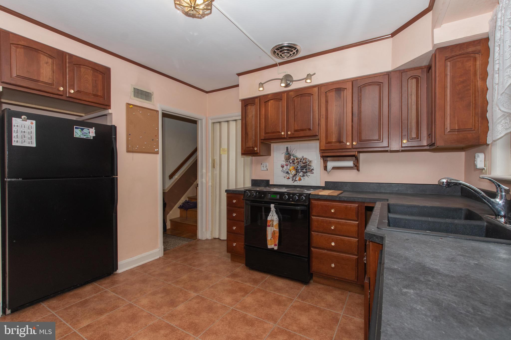 804 Stone Barn Road Towson, MD 21286 - Photo 7 of 40 Steps to the upstairs 3 bedrooms