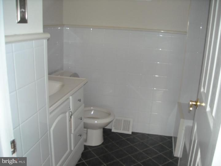 121 Greycourt Road Philadelphia, PA 19115 - Photo 14 of 15 Bathroom