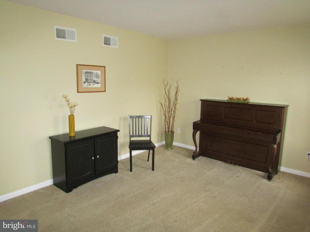 101 Laurie Lane Lititz, PA 17543 - Photo 3 of 17 Gallery Image 3