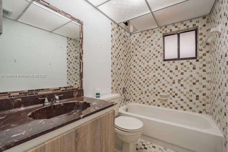 8540 Southwest 133rd Avenue Road, Unit 208 Miami, FL 33183 - Photo 17 of 18 a bathroom with a sink a bathtub and a toilet