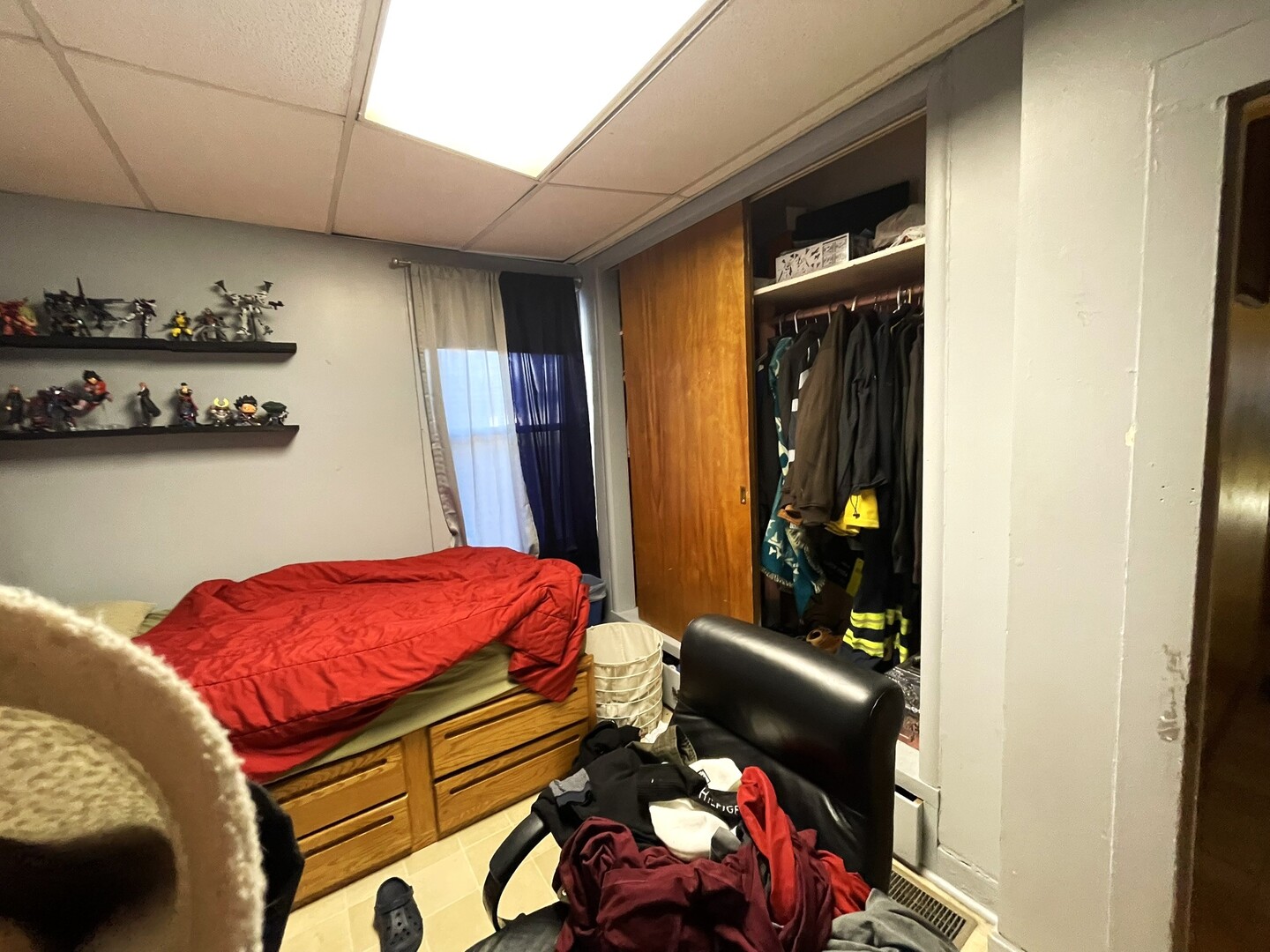 347 Pine Street Joliet, IL 60435 - Photo 10 of 38 a living room with a bed and furniture