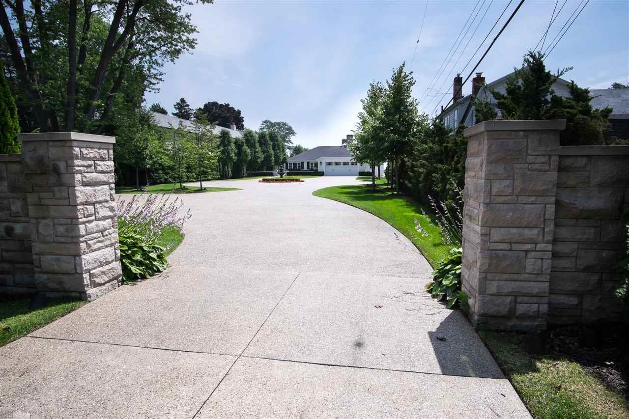 988 Lake Shore Road Grosse Pointe Shores, MI 48236 - Photo 1 of 60