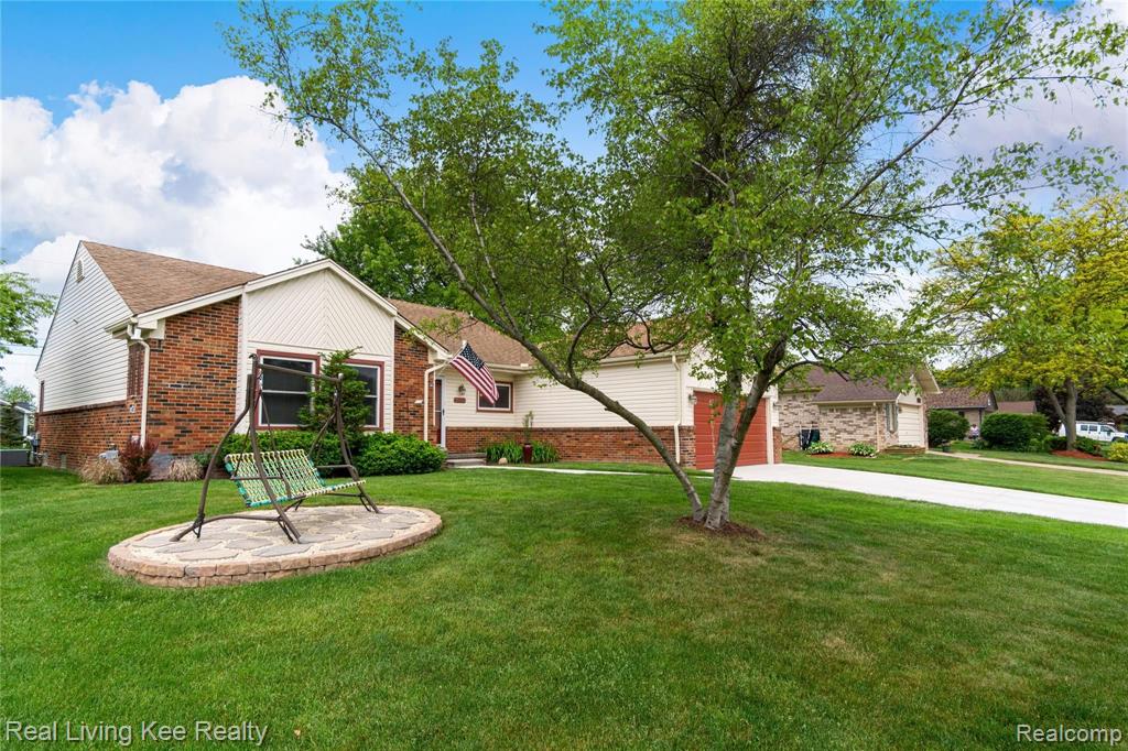 2160 Warrington Road Rochester Hills, MI 48307 - Photo 2 of 55