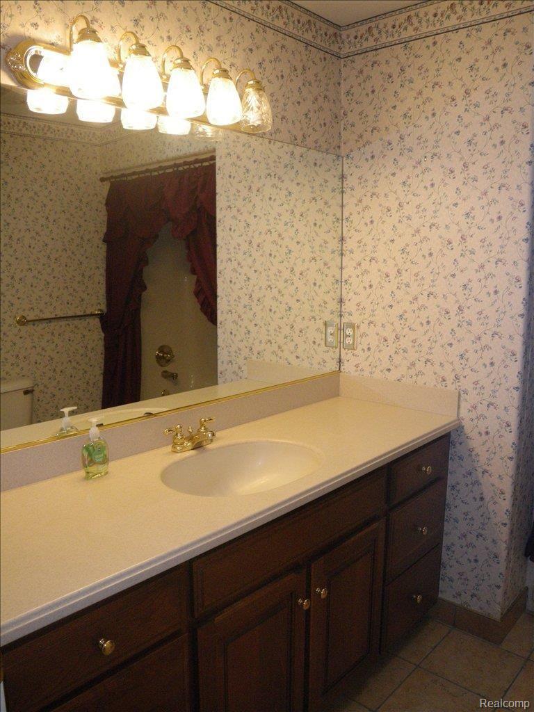 18036 Meridian Road Grosse Ile, MI 48138 - Photo 11 of 20 main bath