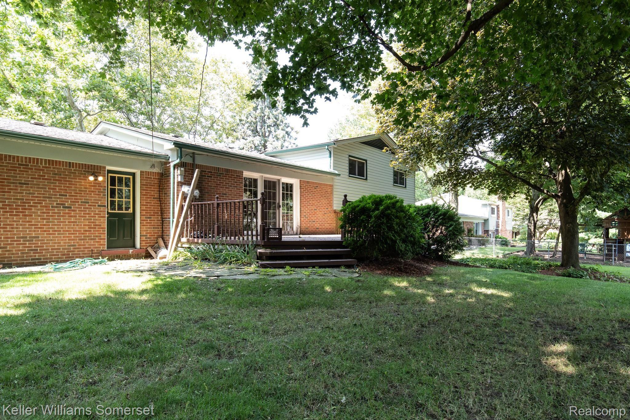 2743 Bridle Road Bloomfield Hills, MI 48304 - Photo 22 of 24 IMG_2307.jpg