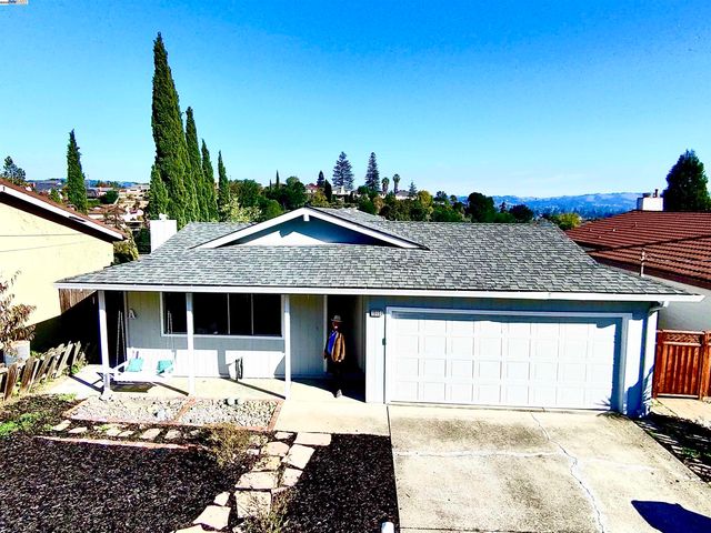 a view of a house with yard and sitting area