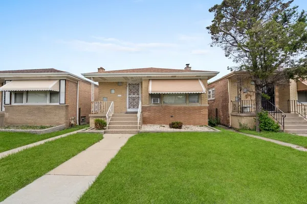 $215,000 | 7307 South Damen Avenue, Chicago, IL 60636