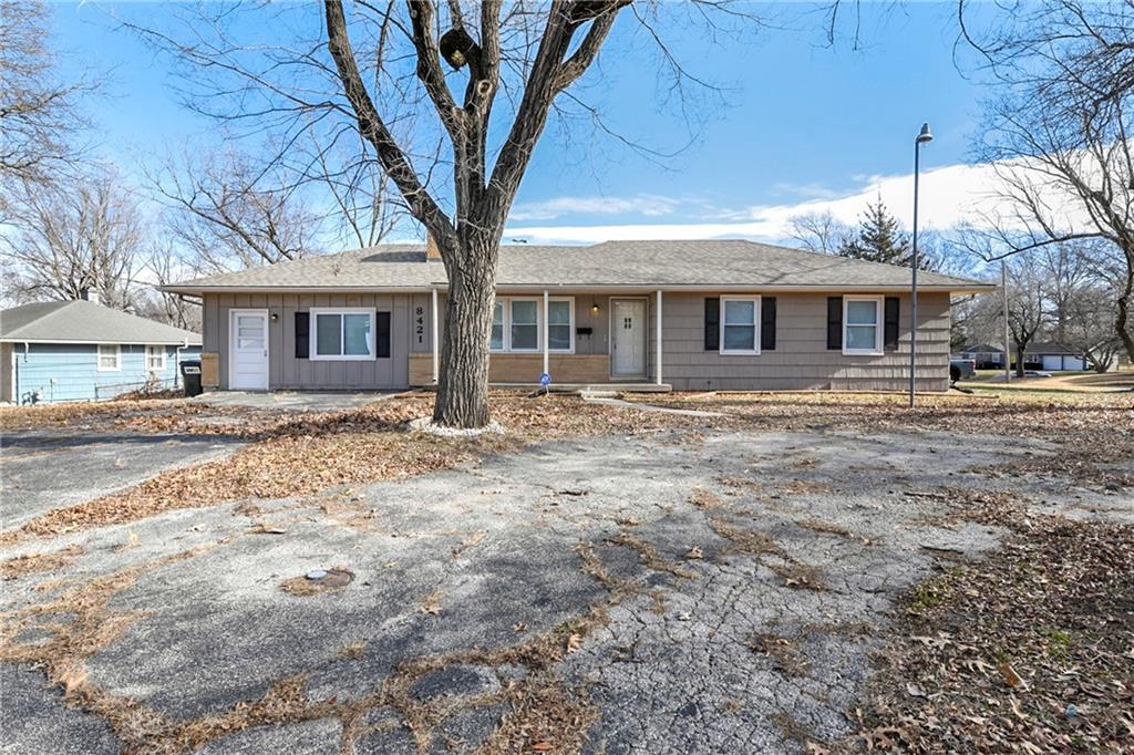 8421 Spring Valley Road Raytown, MO 64138 - Photo 3 of 35