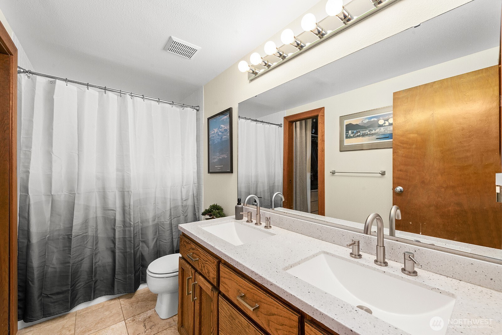 2401 8th Avenue North, Unit 202 Seattle, WA 98109 - Photo 13 of 20