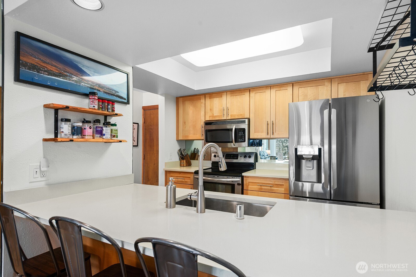 2401 8th Avenue North, Unit 202 Seattle, WA 98109 - Photo 8 of 20