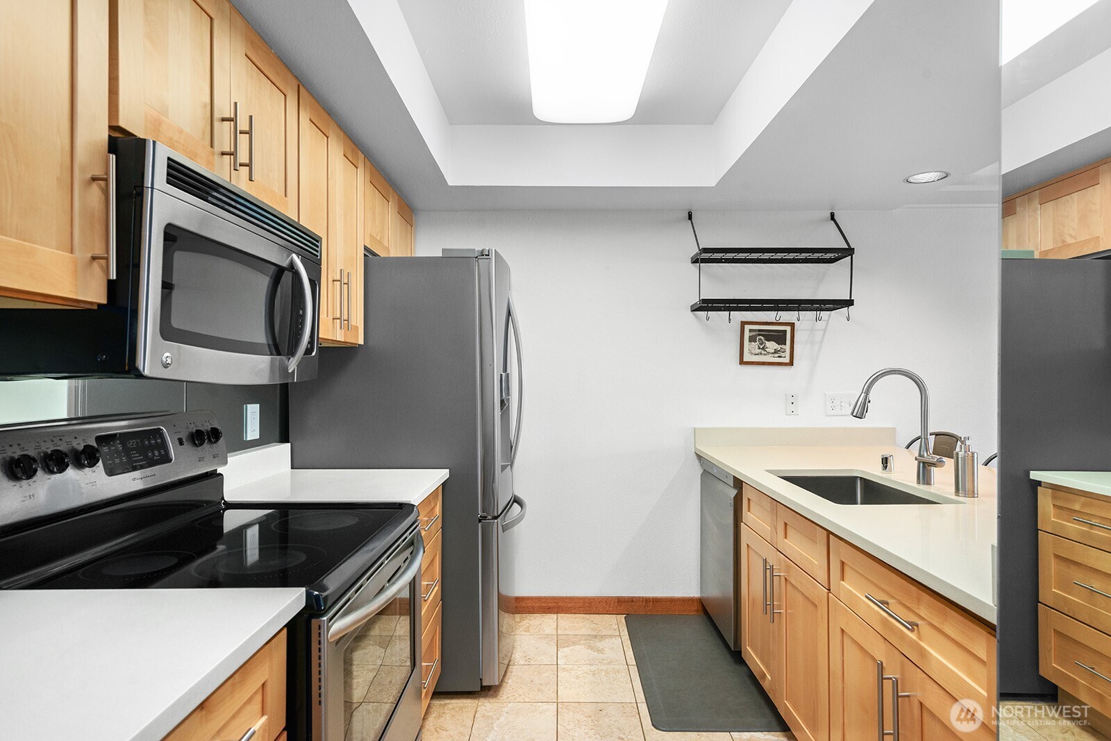 2401 8th Avenue North, Unit 202 Seattle, WA 98109 - Photo 9 of 20