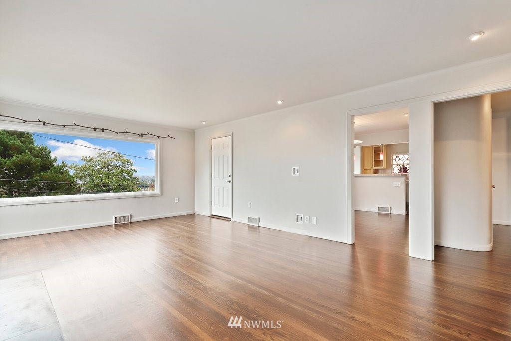 3255 35th Avenue Southwest Seattle, WA 98126 - Photo 12 of 39 Gallery Image 12