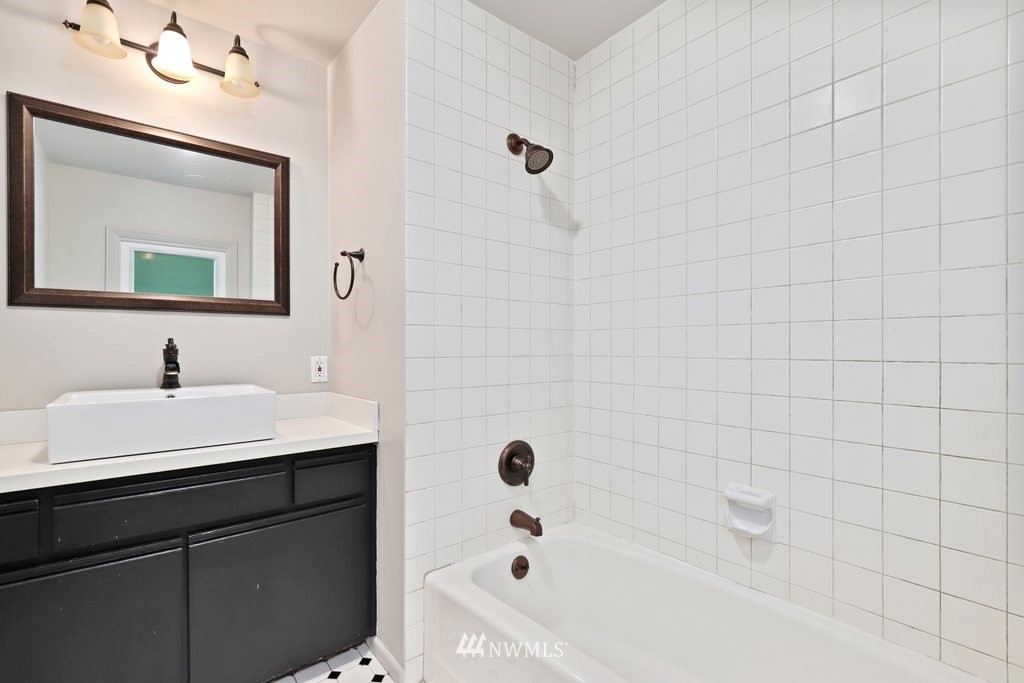 3255 35th Avenue Southwest Seattle, WA 98126 - Photo 18 of 39 Gallery Image 18