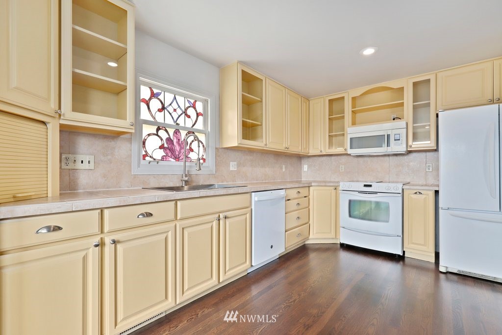 3255 35th Avenue Southwest Seattle, WA 98126 - Photo 6 of 39 Gallery Image 6