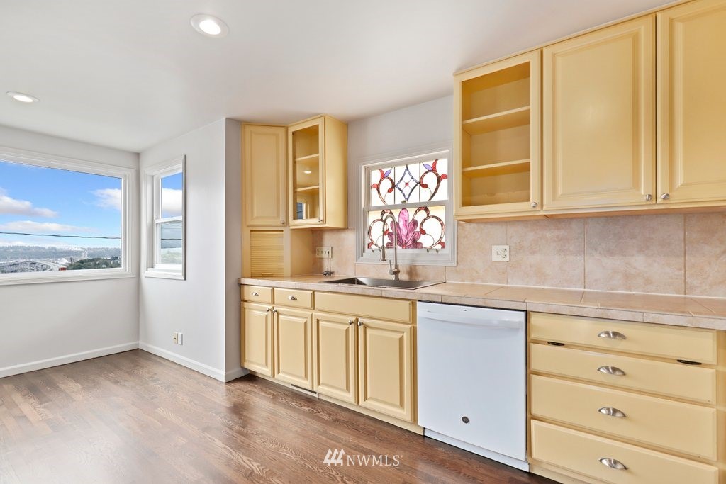 3255 35th Avenue Southwest Seattle, WA 98126 - Photo 7 of 39 Gallery Image 7