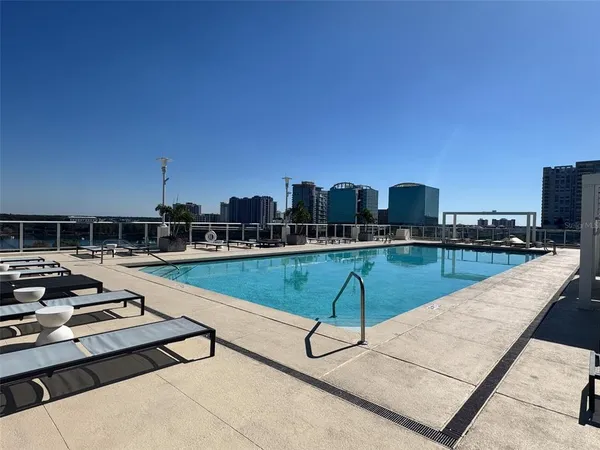 $1,695 | 150 East Robinson Street, Unit 701, Orlando, FL 32801