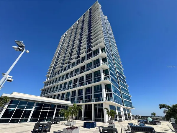 $1,695 | 150 East Robinson Street, Unit 701, Orlando, FL 32801