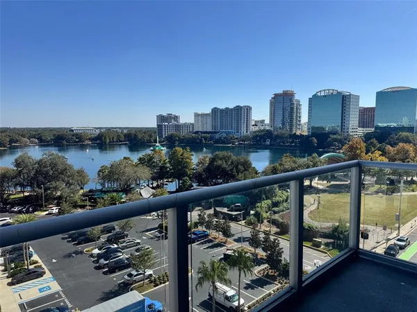 $1,695 | 150 East Robinson Street, Unit 701, Orlando, FL 32801