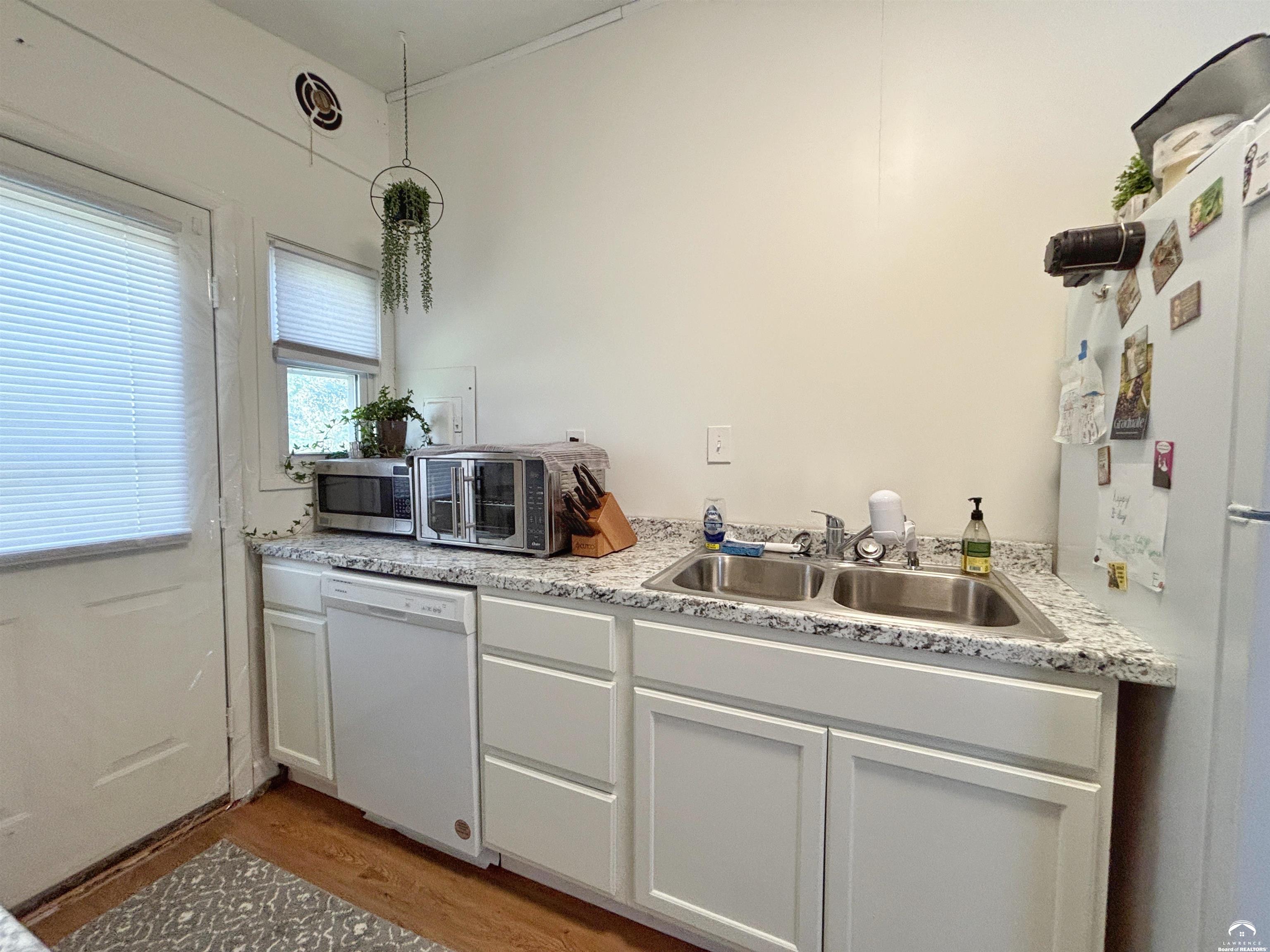 1603 Harper Street Lawrence, KS 66044 - Photo 10 of 19