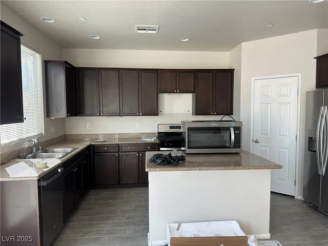 $2,495 | 6304 Patriot Wave Street, North Las Vegas, NV 89031