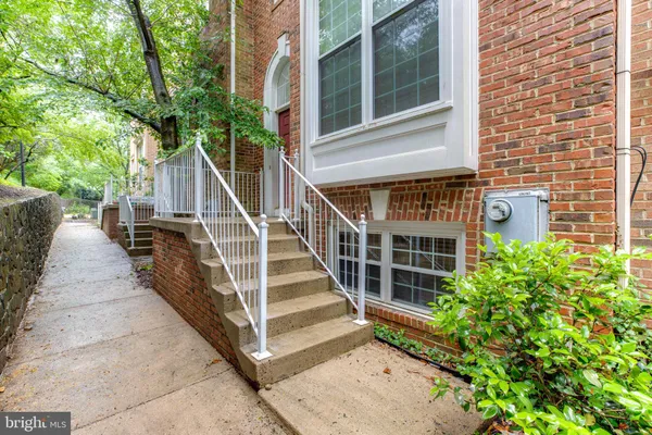 $3,500 | 6021 Riddle Walk, Alexandria, VA 22312