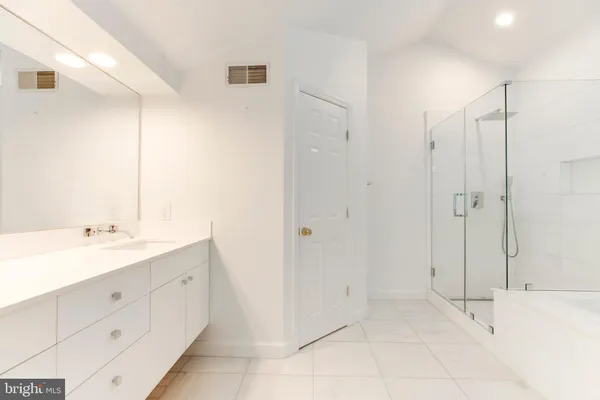 $3,500 | 6021 Riddle Walk, Alexandria, VA 22312