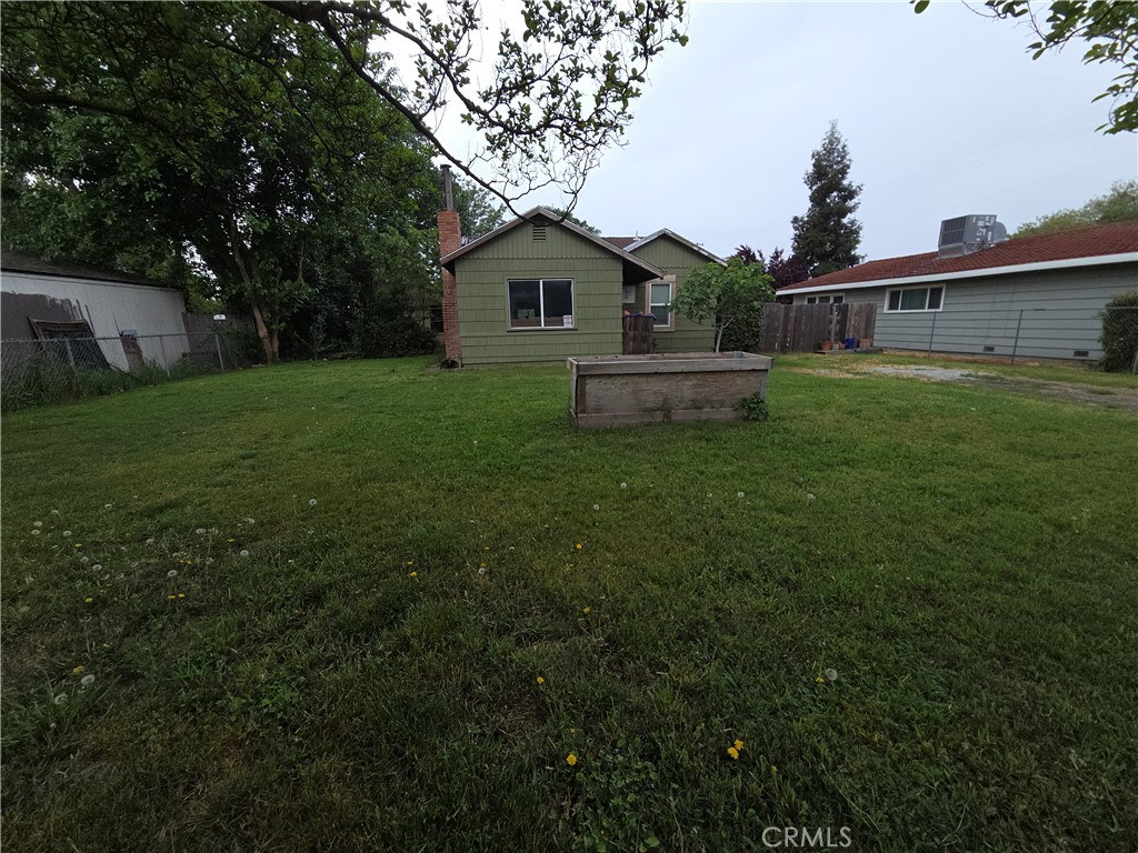 300 Chestnut Avenue Red Bluff, CA 96080 - Photo 23 of 48 a house view with a garden space