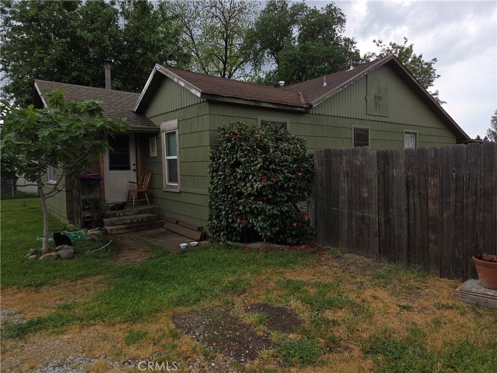 300 Chestnut Avenue Red Bluff, CA 96080 - Photo 25 of 48 a front view of a house with garden