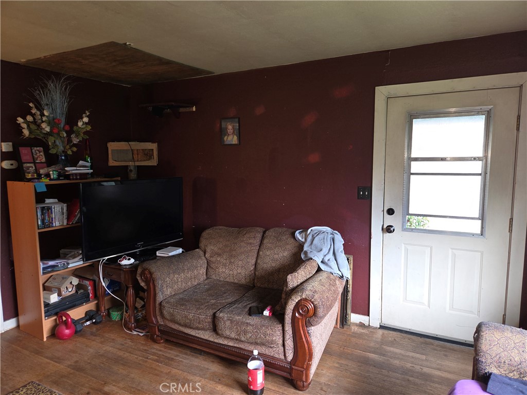 300 Chestnut Avenue Red Bluff, CA 96080 - Photo 3 of 48 a living room with furniture