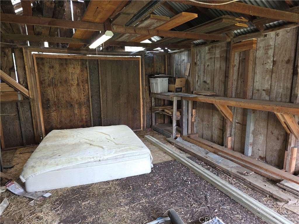 300 Chestnut Avenue Red Bluff, CA 96080 - Photo 37 of 48 a bed room with a bed