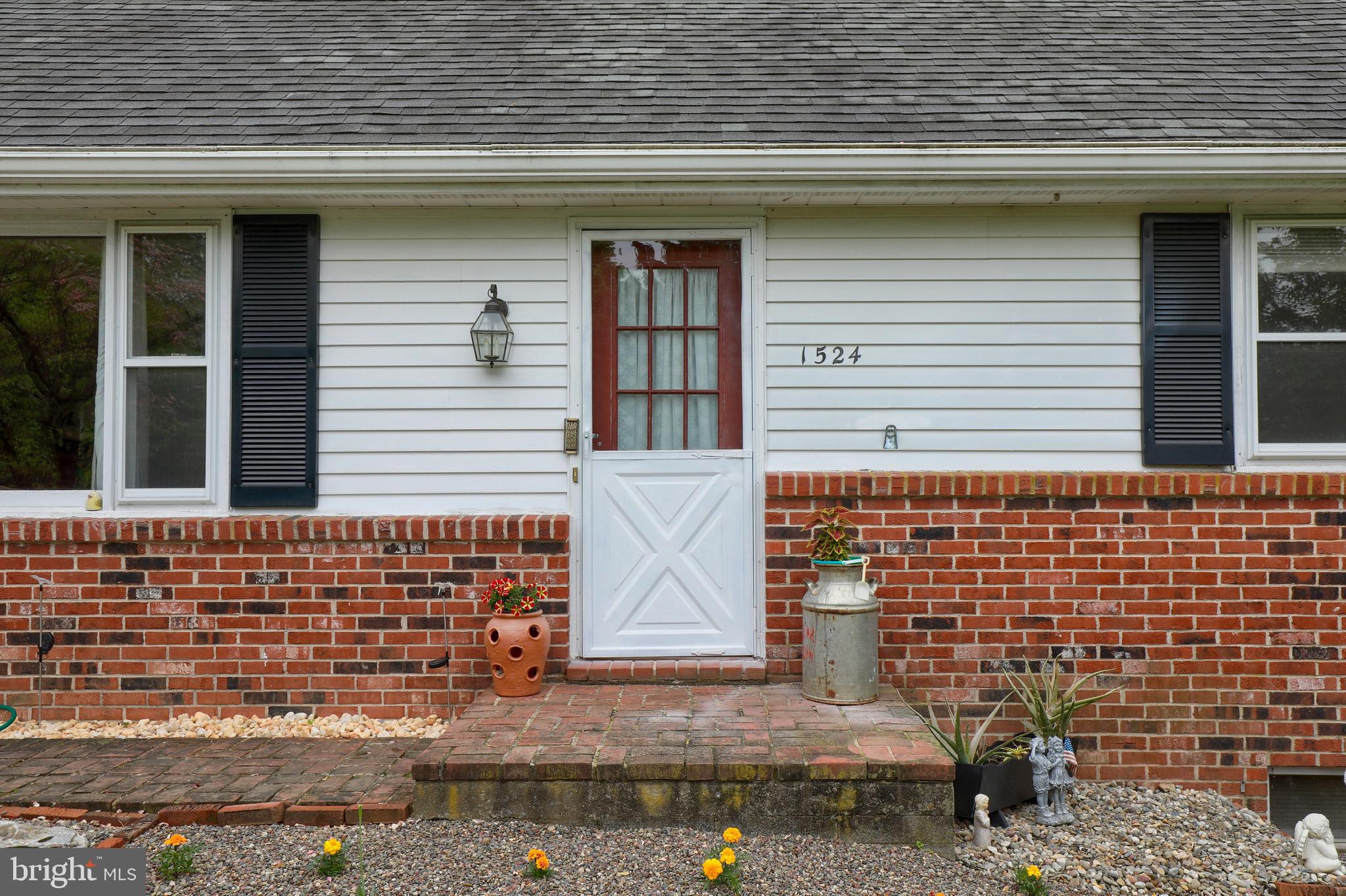 1524 Loop Road Manheim, PA 17545 - Photo 2 of 37 Front Entrance