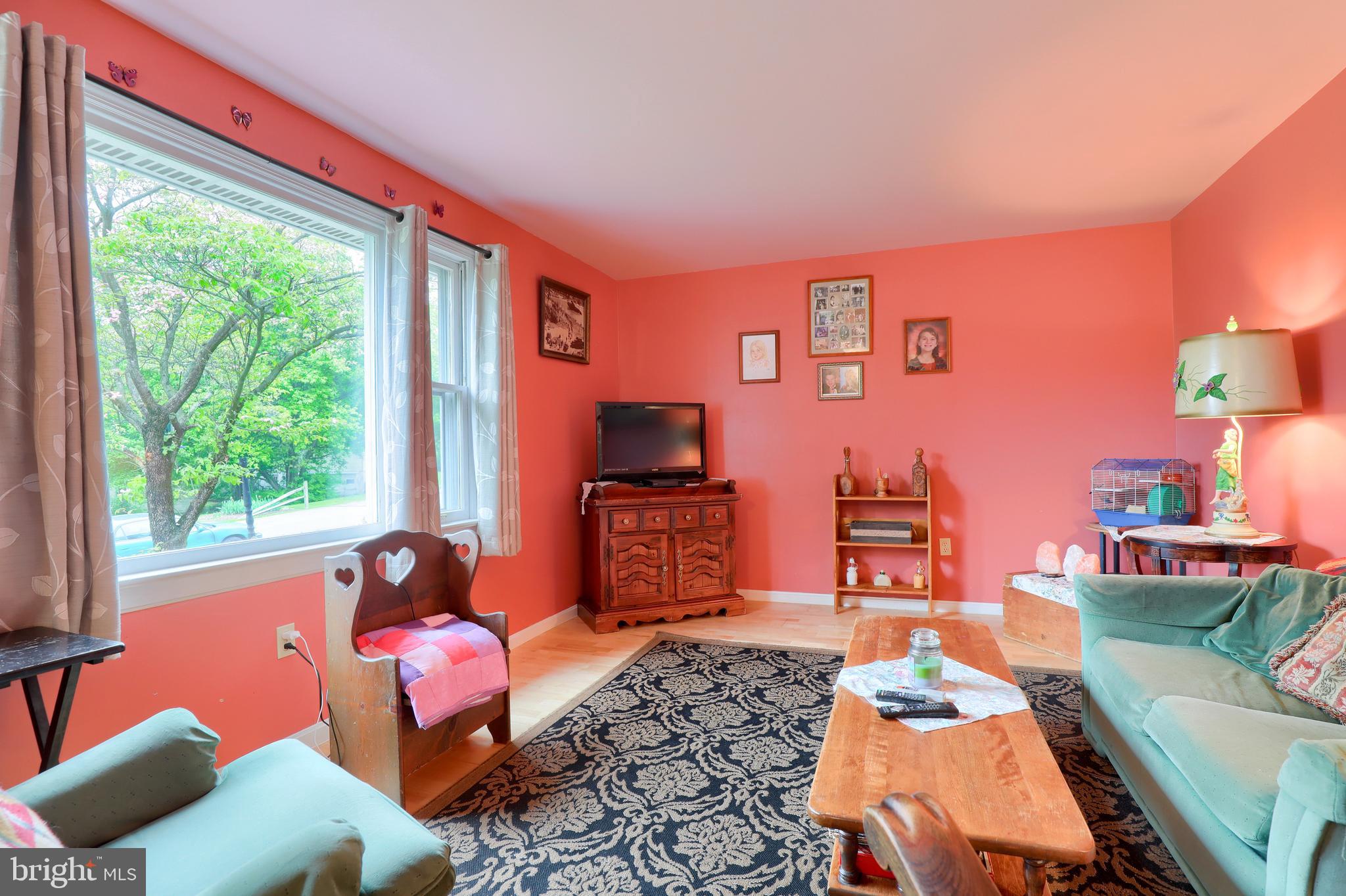 1524 Loop Road Manheim, PA 17545 - Photo 11 of 37 Living Room