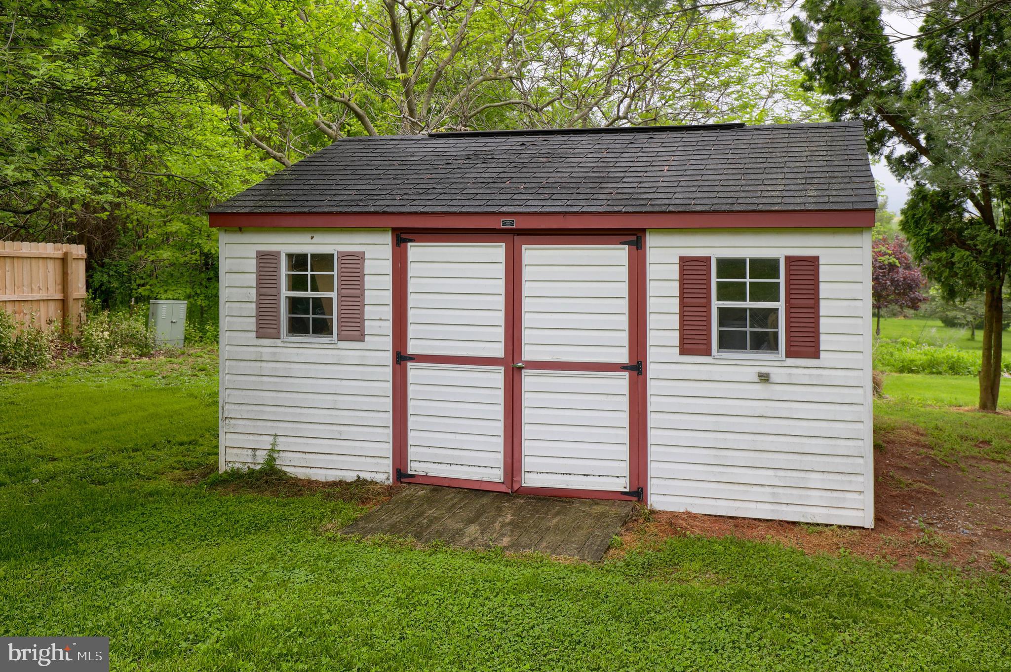 1524 Loop Road Manheim, PA 17545 - Photo 33 of 37 Storage Shed