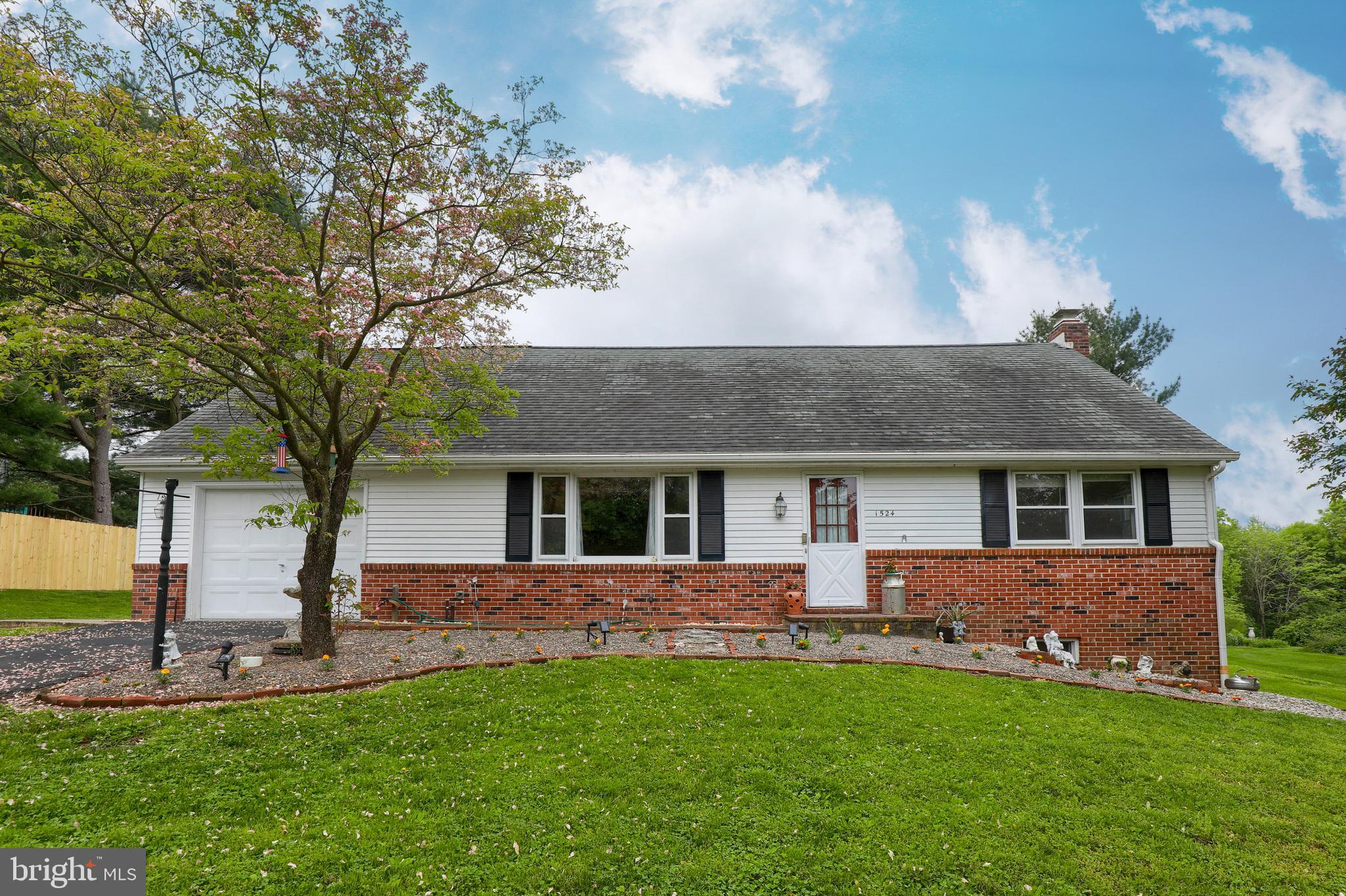 1524 Loop Road Manheim, PA 17545 - Photo 34 of 37 Front View