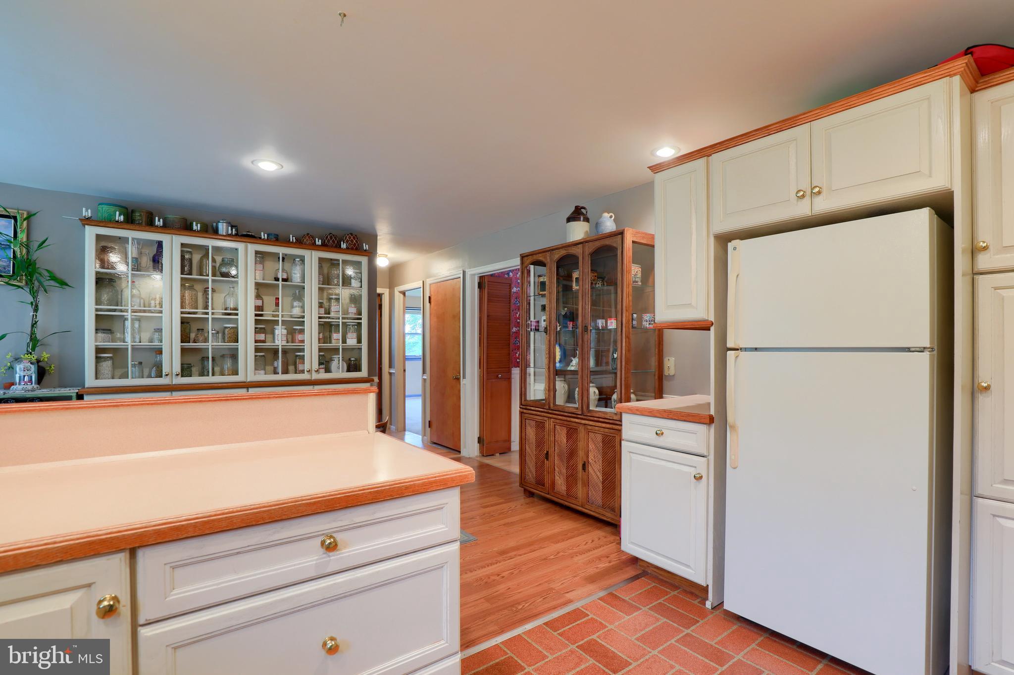 1524 Loop Road Manheim, PA 17545 - Photo 8 of 37 Kitchen & Dining Area