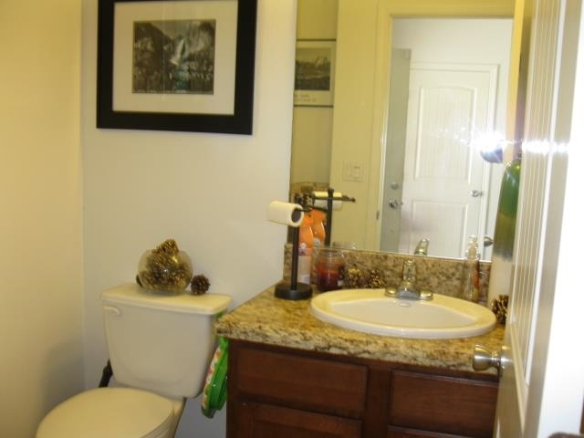 26017 Matlin Road Ramona, CA 92065 - Photo 21 of 25 DOWNSTAIRS BATH