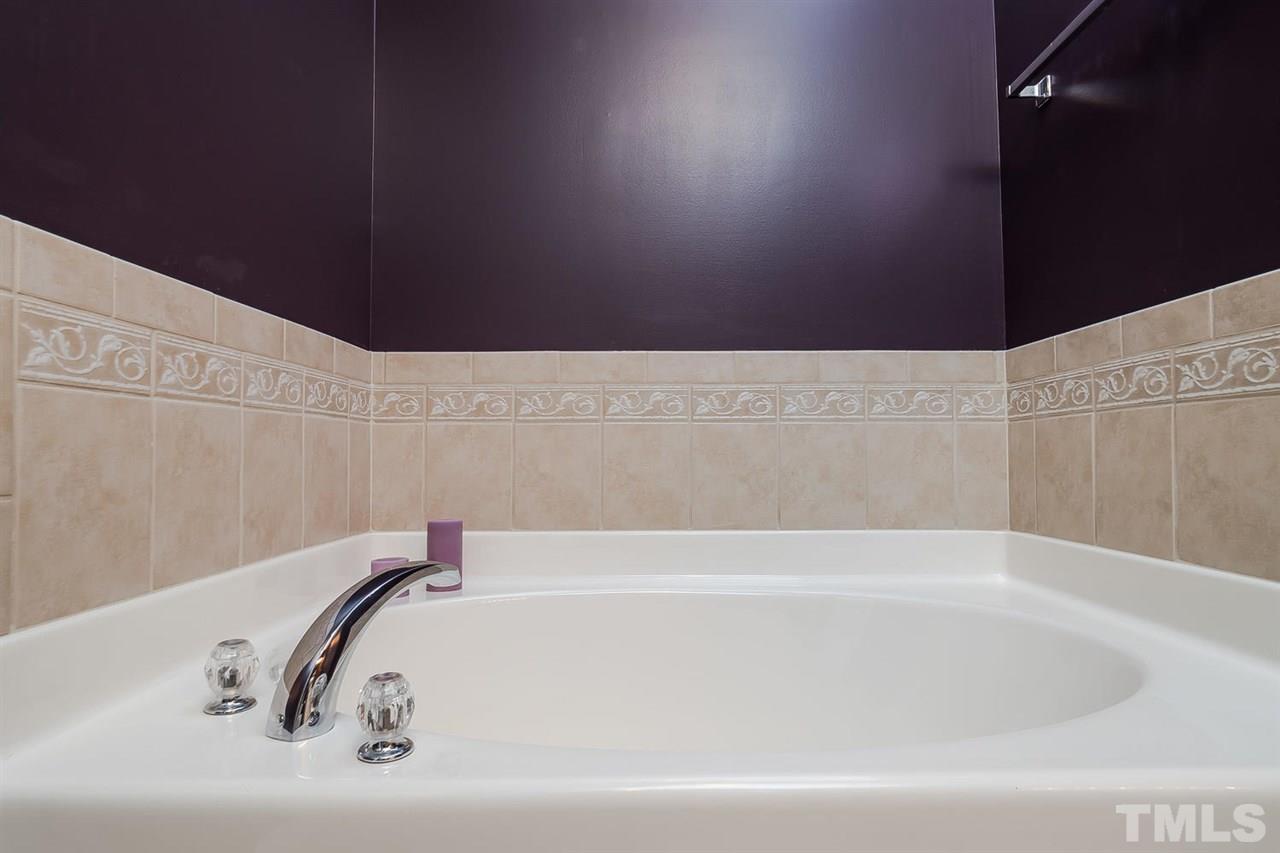 5708 Cameo Glass Way Raleigh, NC 27612 - Photo 16 of 23 a bathroom with a bathtub
