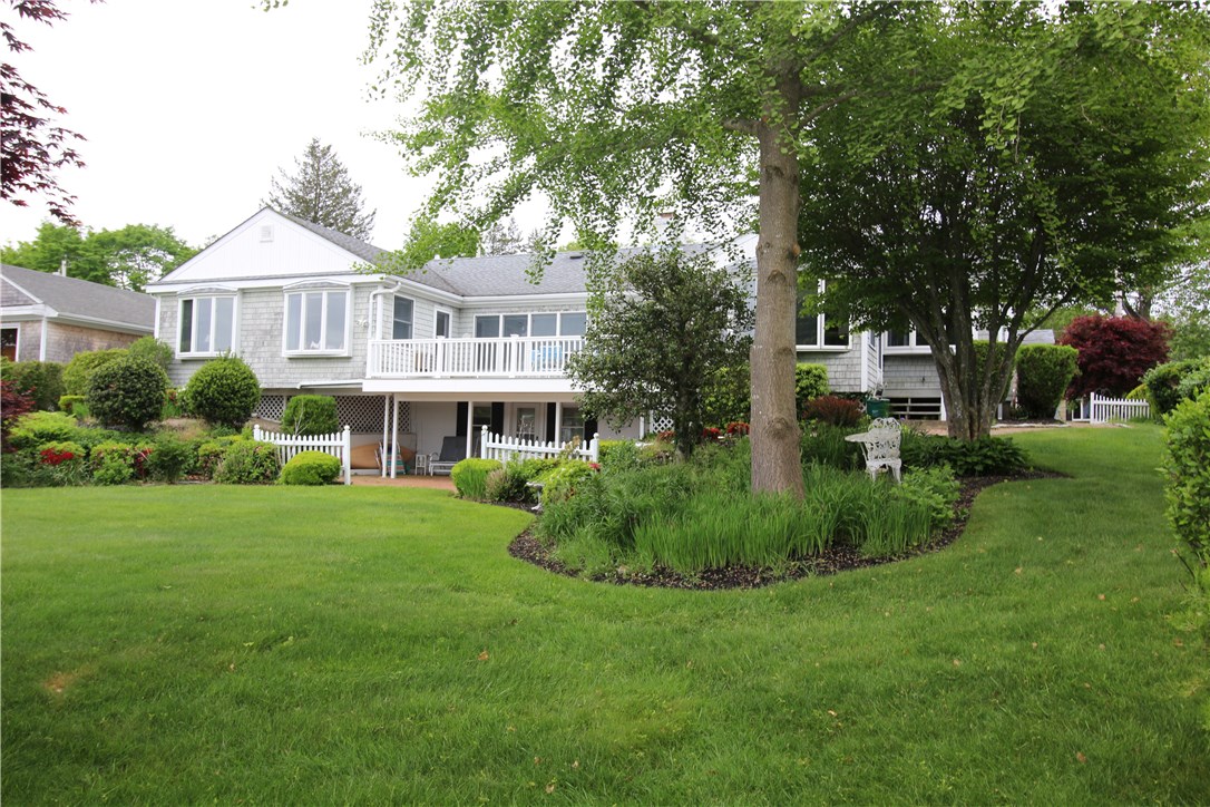 9 Riverside Drive Barrington, RI 02806 - Photo 5 of 17