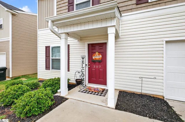 $290,000 | 307 Long Grove Lane, Greer, SC 29650