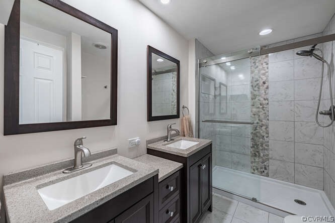 1680 Battes Road Green Bay, VA 23942 - Photo 15 of 38 a bathroom with 2 sink and a mirror