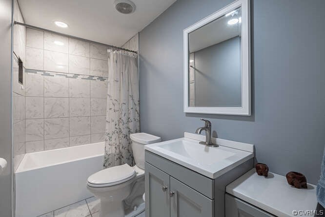 1680 Battes Road Green Bay, VA 23942 - Photo 17 of 38 a bathroom with a sink toilet and shower
