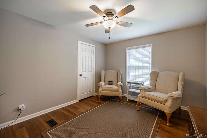 1680 Battes Road Green Bay, VA 23942 - Photo 18 of 38 a living room with furniture and a ceiling fan