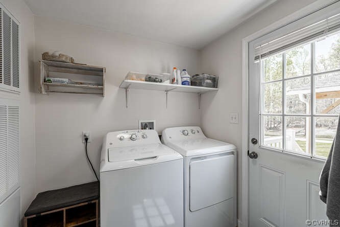 1680 Battes Road Green Bay, VA 23942 - Photo 19 of 38 a utility room with dryer and washer