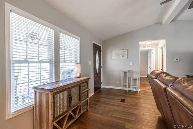 1680 Battes Road Green Bay, VA 23942 - Photo 4 of 38 a living room with furniture and a window