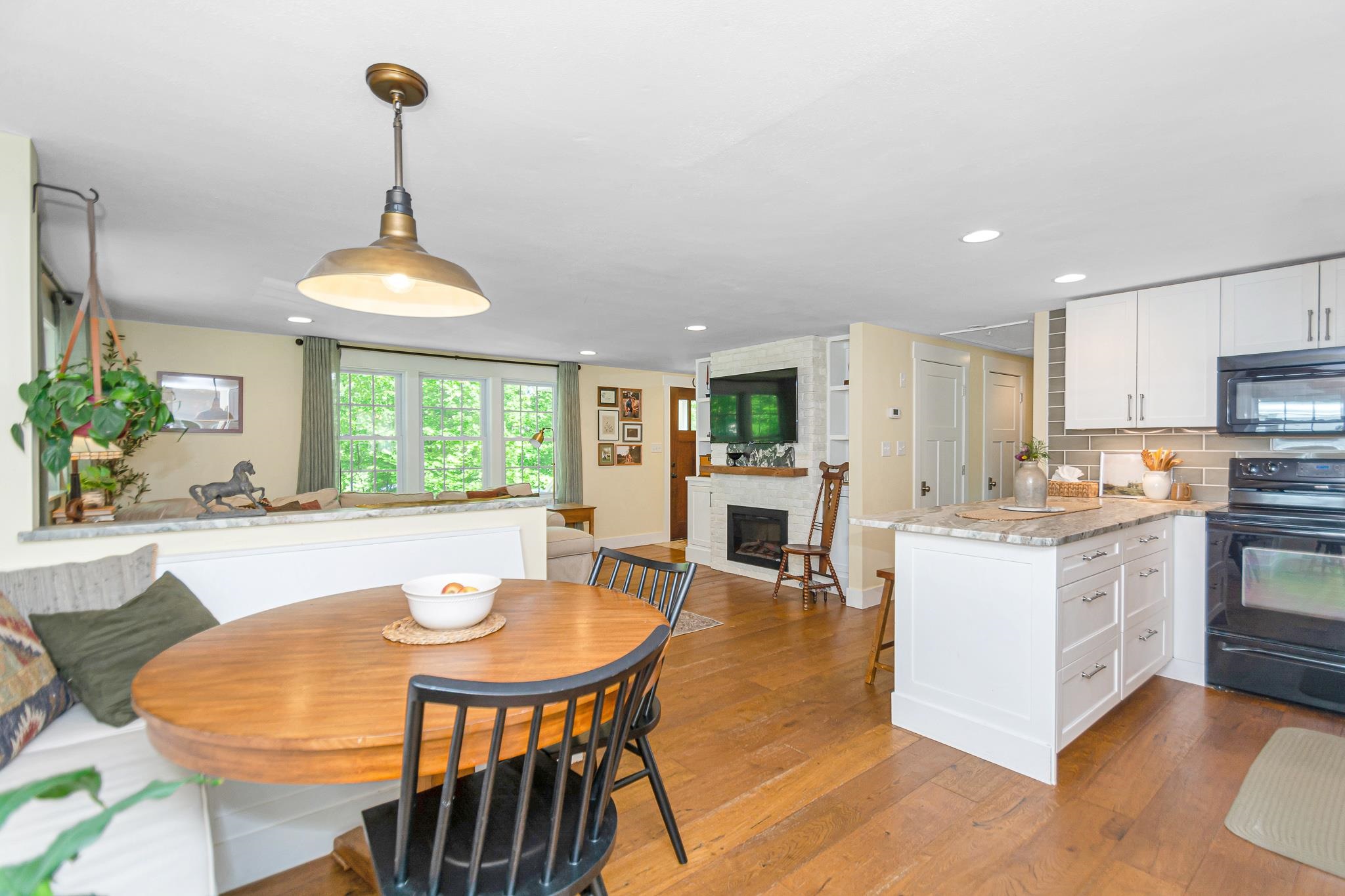 105 N Road Sandown, NH 03873 - Photo 19 of 40